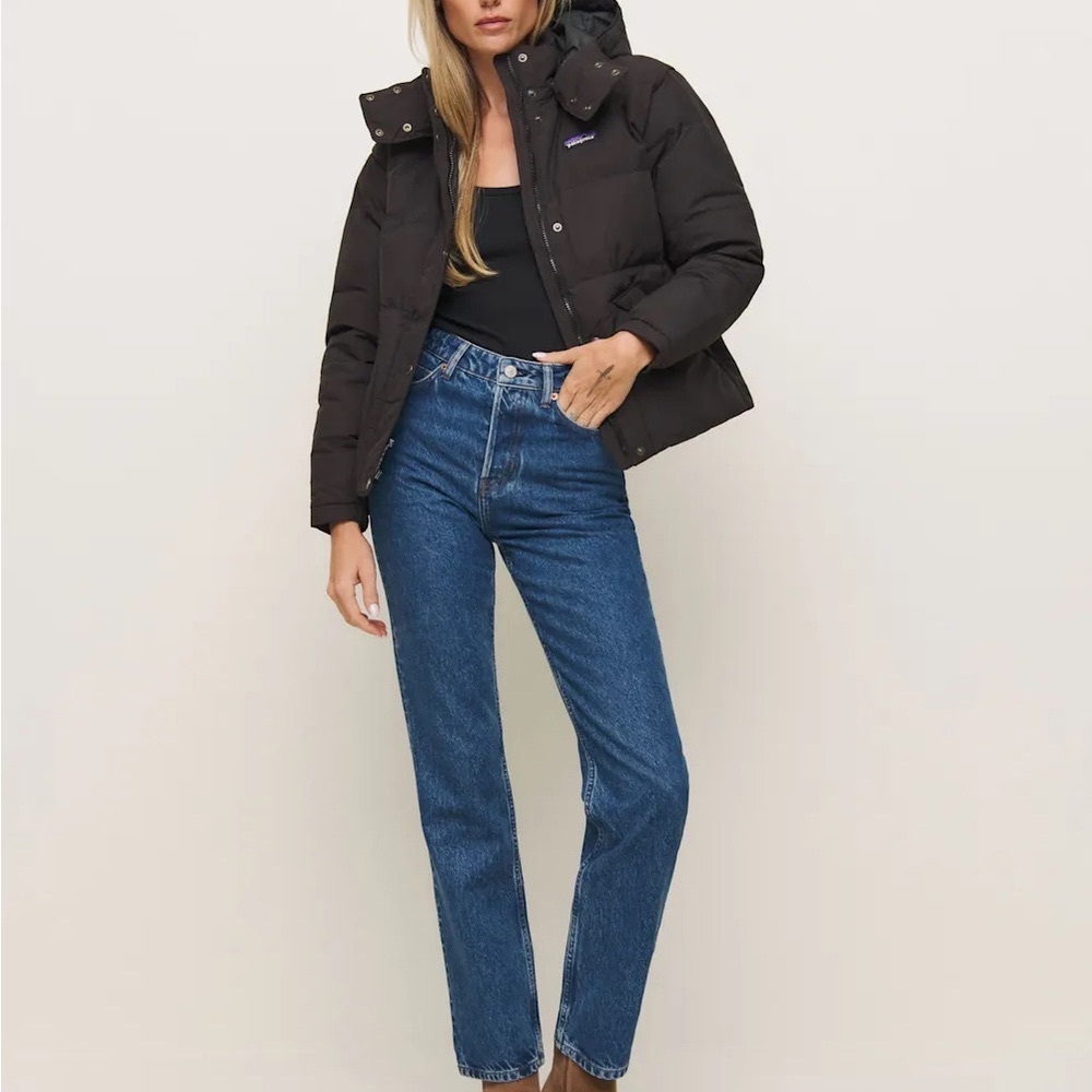 NWOT Cynthia High Rise Straight Jeans
Color: Cleary
Size: 28